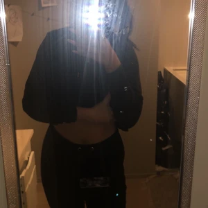 Gina mjukisbyxor  - Jag säljer dessa mjukisbyxor eftersom att dom var lite för korta på mig då jag är ganska lång (167,168) inte använda många gånger inga fläckar eller hål relativt nya går att köpa i butik men dyrare 