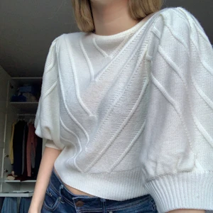 Stickad tröja  - Jättefin stickad tröja som jag verkligen gillar så säljer vid bra bud!💘