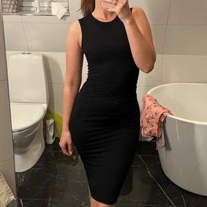 Klänning  - Svart tajt klänning stl XS. Oanvänd. 