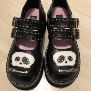 Demonia Emily  - Funderar på att sälja dessa skit cola demonias i storlek 37 älskar dom verkligen men kommer inte till användning kom med bud om ni är intresserade 