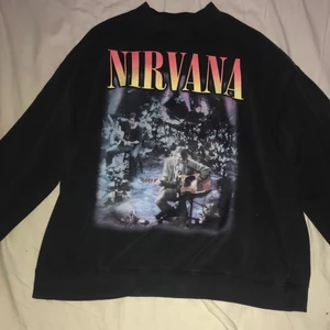 Nirvana sweatshirt  - Nirvana MTV unplugged sweatshirt från H&M. Oversized passform. Frakt ingår i priset!😁