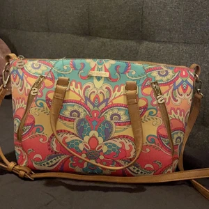 Desigual väska  - Färgglad desigual väska som är nästintill oanvänd.              Nypris ca 600kr. Köpare står för frakt 🤍