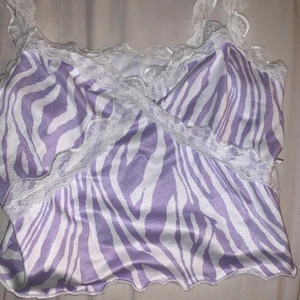 Lila zebralinne med spets!  - Lila zebralinne med spets från shein, storlek XS, 💓 Aldrig använd. 