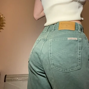 Jeans - Säljer mina marlboro jeans! Sitter lite baggy på mig, men sitter tightare på en större M. Herrjeans men använt de själv😇😇