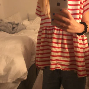 Randig zara tröja - En fin och trendig zara tröja! Är inte till så mycket användning, bra material. Storlek S. Frakt ingår😜