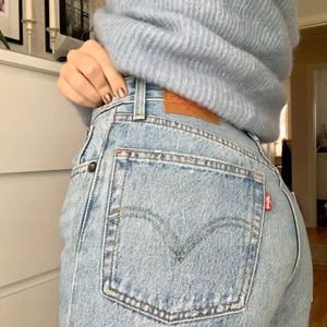 Levis 501 ankelcropped - w: 26 l:29/30, sparsamt använda o skulle säga dem passar lite kortare runt 160 eller mindre pga kortare ben! Innersöm runt 70 cm