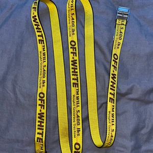 Off white Conveted mini industrial bälte - Dags att sälja mitt Off white Conveted mini industrial bälte. Har använt den bra och skulle säga att den är 8/10 cond. Vet inte vilken årsmodell det är men men.  Bin: 1199:- Bud: 599:-  + Frakt Kan mötas i Jönköping 😁