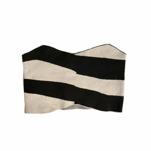 Stickad tubtopp - Svartvit stickad tuntopp, storlek S