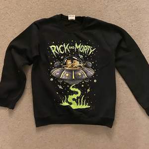 Sweatshirt från Adult Swim med rick & morty tema, storlek XS/S