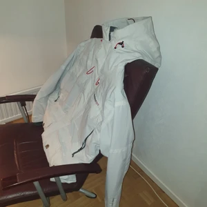 Didriksons 1913 (Storm extreme)    XL    - 3 månader gammal Didrikson jacka i nyskick säljes. (Nypris: 2300 kr)    Pris: 1000 kr    Fins i Målilla småland