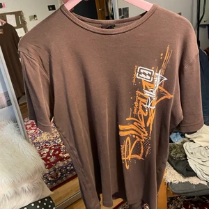 Brun t-shirt Billabong  - Brun tröja från billa bong! Storlek XL, men passar mig med S💕