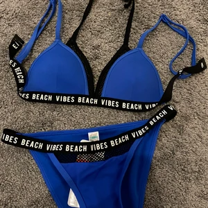 Bikini - Endast överdelen är använd. Prislappar kvar på underdelen.