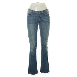 Low waist jeans storlek 26, inköpt från sellpy. Tyvärr lite försmå. Från citizens of humanity