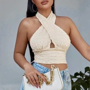 Topp - Beställde denna toppen men den passade inte mig. Det är storlek XS men skulle säga att det är mer som en S. Säljer för 40kr