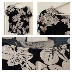 Vila, strl. XS - Blommig t-shirt fr. Vila.  Blivit lite skrynklig i halslinningen (se bild). I övrigt fin.  Porto: 24kr frimärken