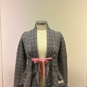 Odd Molly kofta Svart/Vit - Kofta mönstrad, Svart och vit, Storlek 0/ XS