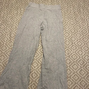 Mjukisbyxor - Mjukisbyxor ish från lager 157. Oanvända pågrund av inte min stil. AS sköna och snygga! 