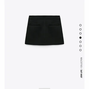 Zara kjol  - Säljer min (slutsålda) kjol från zara då jag har en annan liknande. Skulle säga att den är liten i storleken och passar på mig som vanligtvis brukar ha 36/38 i storlek i underdelar. Nypriset var 400kr och den är aldrig använd och har prislappen kvar!! (Skriv privat för fler bilder) 