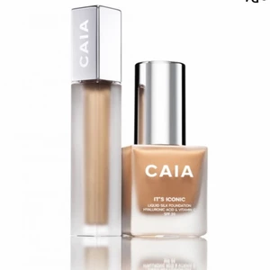 full size - säljer Caia its iconic foundation och concealer i färgerna 4W. ni ser hur färgen ser ut på bild 2. har testat dessa 2 gånger ungefär och dom är tyvärr lite fö mörka för mig. ord pris 425kr men jag säljer dem för 260kr plus spårbar frakt som köparen själv står för. sitter väldigt fint på huden och täcker bra✨ 