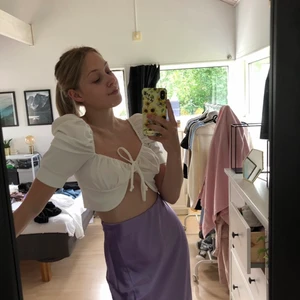 Topp - Säljer denna fina toppen som inte kommer till användning. Har aldrig använt den så den är i bra skick🤍