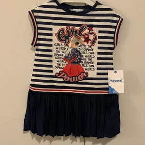 Klänning  - Skön och mjuk klänning från spanska Mayoral. Helt nytt kollektionsprov