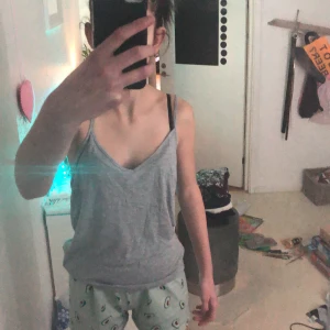 Linne - Ett grått linne väldigt fint! Storlek s/m. 