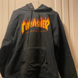 Thrasher tjocktröja  - Thrasher tröja i begagnat skick, storlek S. Äkta