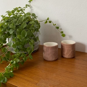 Mateus Espressokoppar - 2 stycken jättesöta espressokoppar från Mateus. Mått 5x5 cm, aldrig använda! Nypris för en kopp 210 kr, säljer båda för 340.