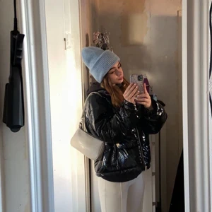 Fin jacka ifrån Gina tricot💕 - Säljer nu min jacka ifrån Gina! Eftersom jag skaffat en ny! Jätte fin jacka💕 har inga skador!! Priserna kan ändras!!