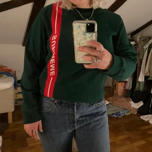 Asfräsch Supreme tröja  - Supreme tröja i helt nytt skick, fett clean och kan bäras till allt