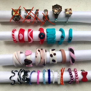 Ringar  - SÄLJER BILLIGT! Ringar i silver, lera och pärlor mm! Skriv privat vid intresse😆, frakt: 12kr.                                                 Vill bli av med allt, EN RING FÖR EN KRONA!