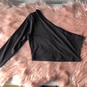 Tröja  - Tröja från shein, enbart testad. Står storlek L men skulle nog mer passa en som är M. Köparen står för frakt. Katt finns i hemmet 