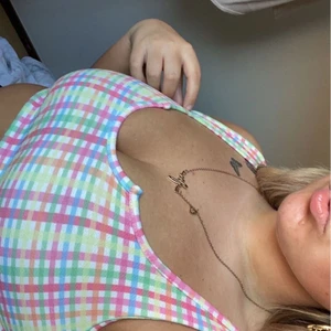 Topp - SÅ fint linne som jag hade rockat i sommar om inte det var alldeles för litet vid bysten. Storlek M - men passar inte mig som är en S med större byst. Skulle säga XS/S. 60kr + frakt 