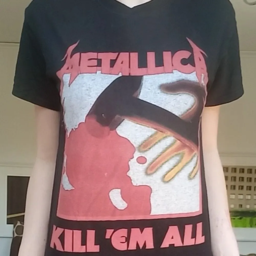 En metalica kill em all tshirt från punktshop🌠. T-shirts.