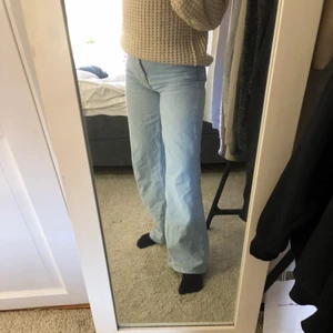 Junkyard wide leg jeans - Säljer dessa ljusblå jeans från junkyard. De är väl använda men i bra sick.🤍