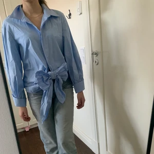 Skjorta Zara - Jättefin oanvänd skjorta från zara med rosett💙