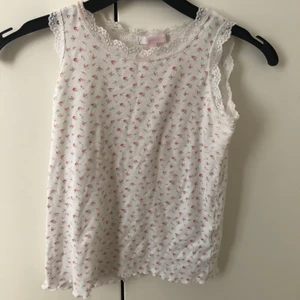 Linne - Gulligt linne som skriker sommar!!Linnet är liten i storleken🤪Kontakta mig för fler bilder och funderingar❤️OBS priset kan diskuteras🤠