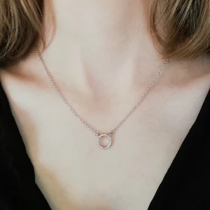 Halsband  - Jag säljer detta superfina halsband då jag har två stycken. Endast använd en gång och den är i ett superbra skick! Köparen står för frakten! 📦 (Priset visas exkl. frakten) 