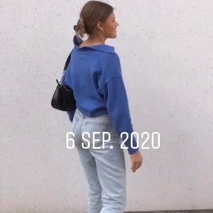 Jätteskön och snygg tröja från Zara, perfekt v-ringning👌🏽 - Superfint skick och sticks inte. Jätteskön och snygg tröja från Zara, perfekt v-ringning👌🏽