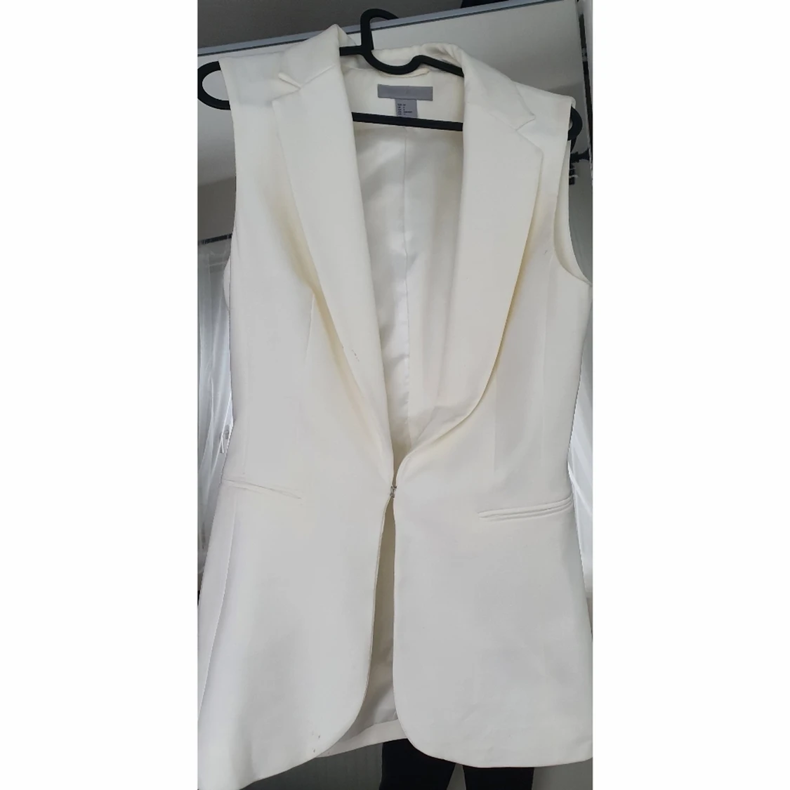 Vit armlös kavaj från HM - 90