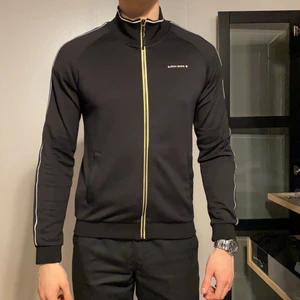 Björn Borg tröja  - Björn Borg tröja med dragkedja. Stl S men mer som en M. 