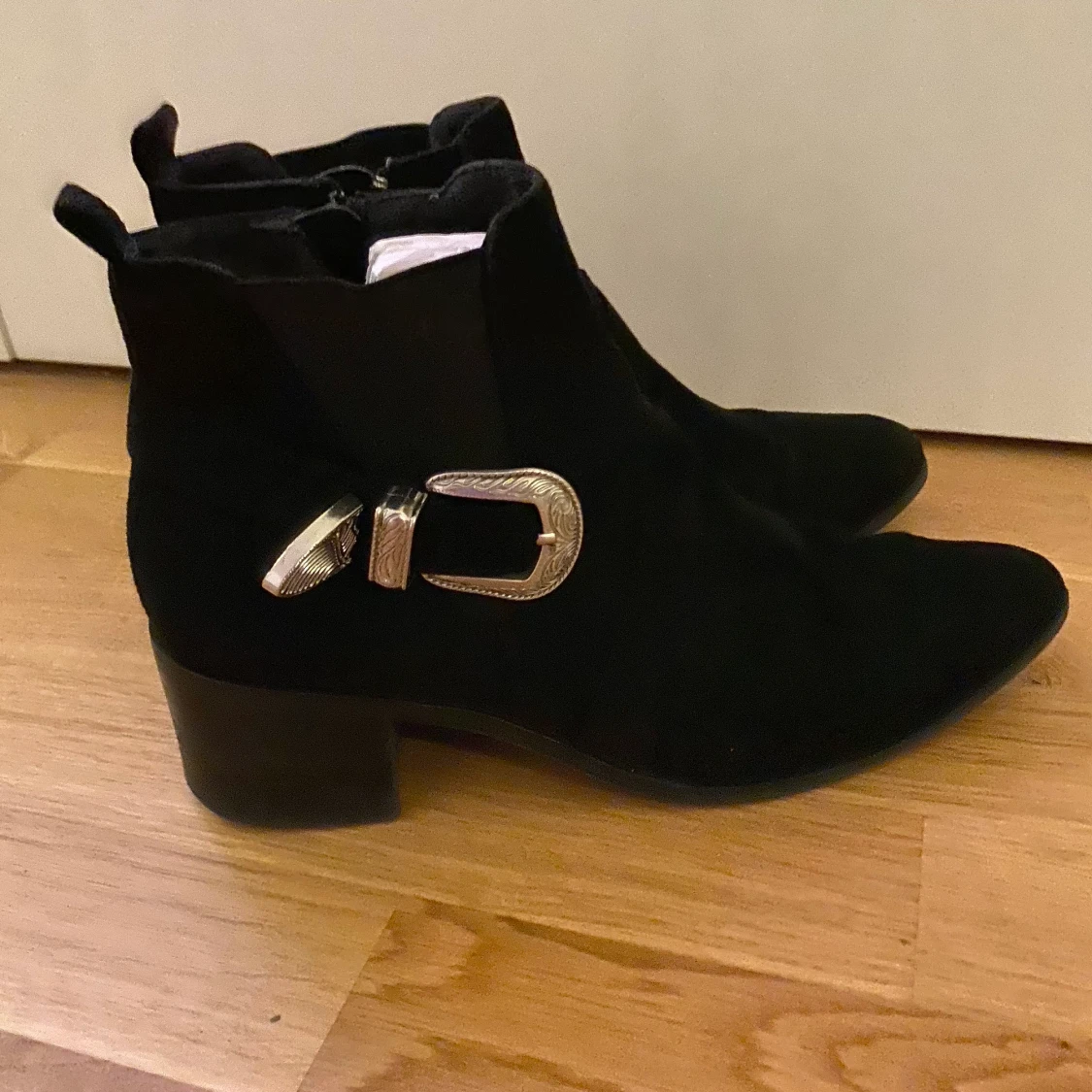Svarta Boots med silverfärgat spänne - 90