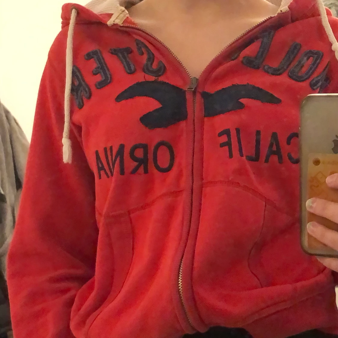 Röd hollister kofta