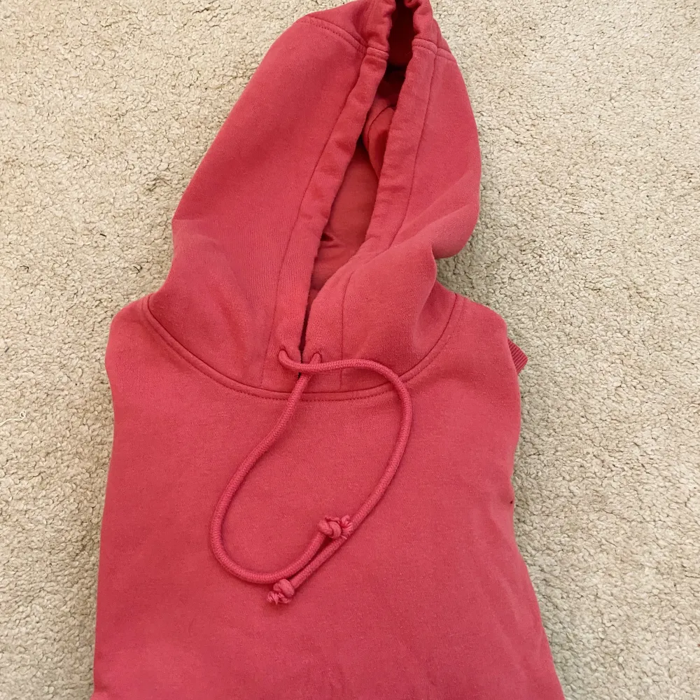 Jättefin, ganska overzised rosa hoodie! Använd kanske 3 gånger 💗. Hoodies.