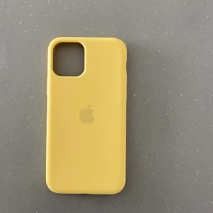 iPhone skal 11 pro - Gul iphone skal, inga märken eller slitningar. Som nytt. 50kr eller bud. 