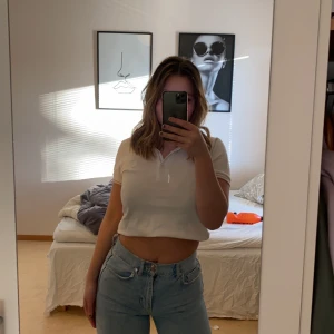 Tröja - Säljer min superfina pikétröja eftersom den aldrig kommer till användning längre🥺💖köparen står för frakt