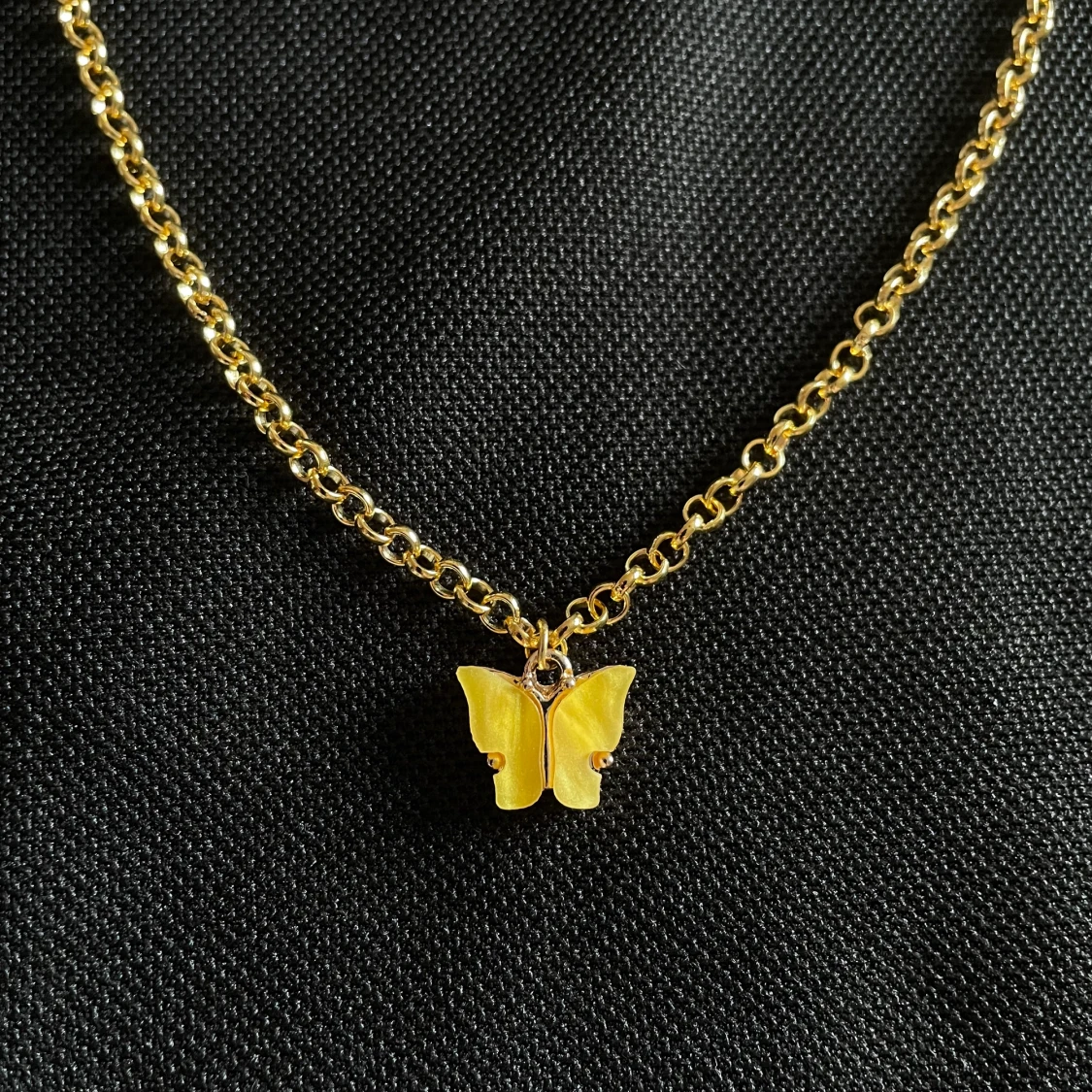 🌼Gult fjäril halsband🌼