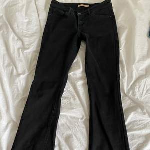 715 bootcut Jeans från Levis, otroligt sköna och fina.