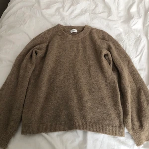 Stickad tröja - pris samt leverans diskuteras 