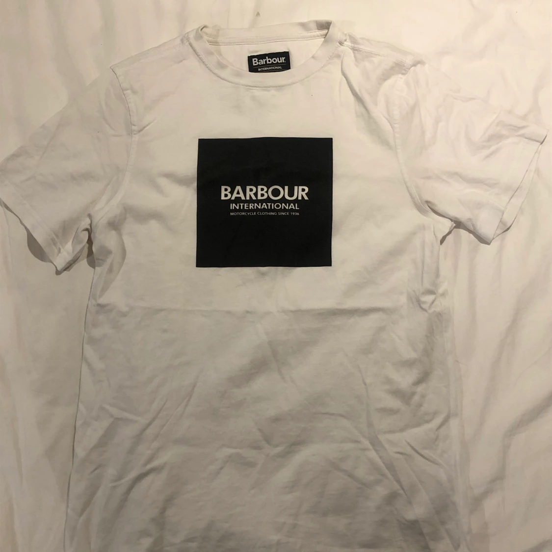 Vit Barbour  t-shirt. 